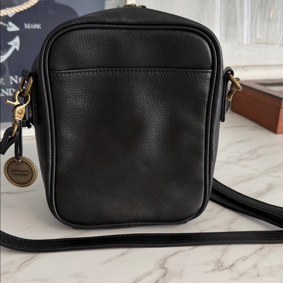 Minooy Black Leather Organizer Crossbody Bag Built-In Wallet Brass Hardware - Picture 9 of 14